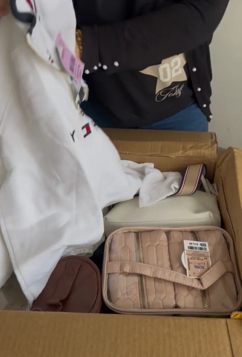 Foto de la caja recibida por Camila Carvajal