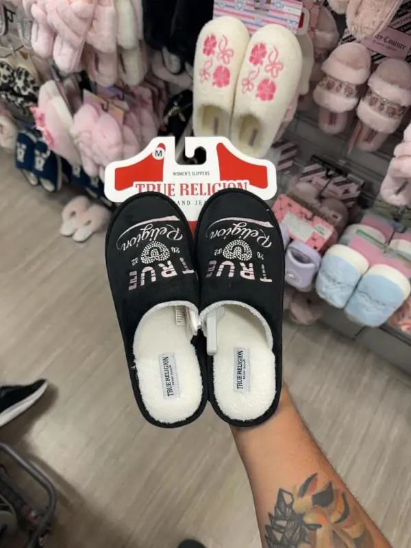Women’s slippers